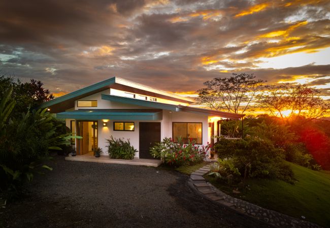 Villa/Dettached house in Puerto Cortés - Oceanview Home & Guesthouse: Luxury in Costa Rica