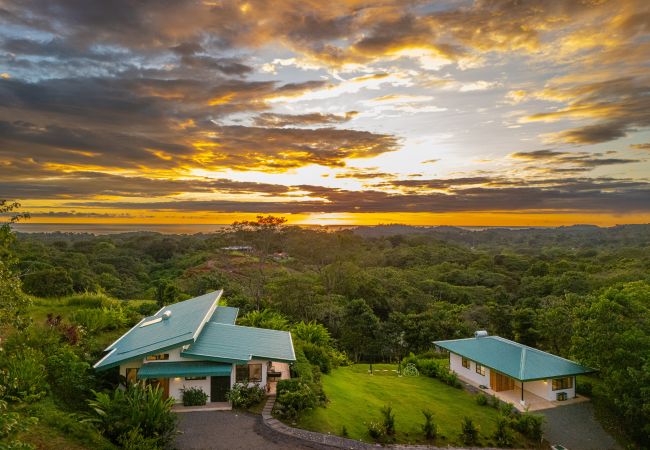 Villa/Dettached house in Puerto Cortés - Oceanview Home & Guesthouse: Luxury in Costa Rica