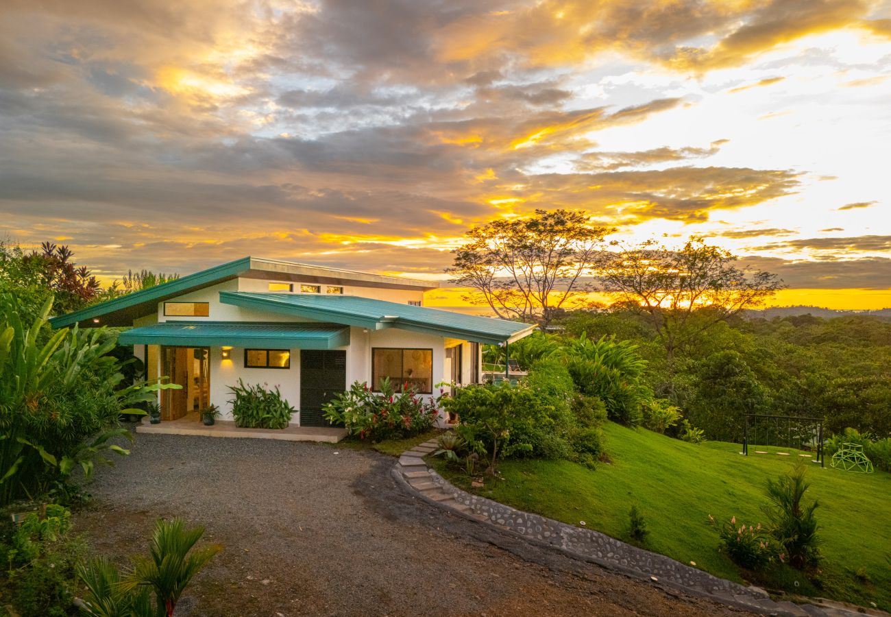 Villa/Dettached house in Puerto Cortés - Oceanview Home & Guesthouse: Luxury in Costa Rica