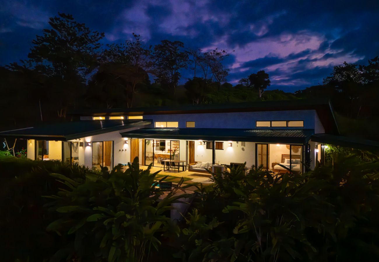 Villa/Dettached house in Puerto Cortés - Oceanview Home & Guesthouse: Luxury in Costa Rica