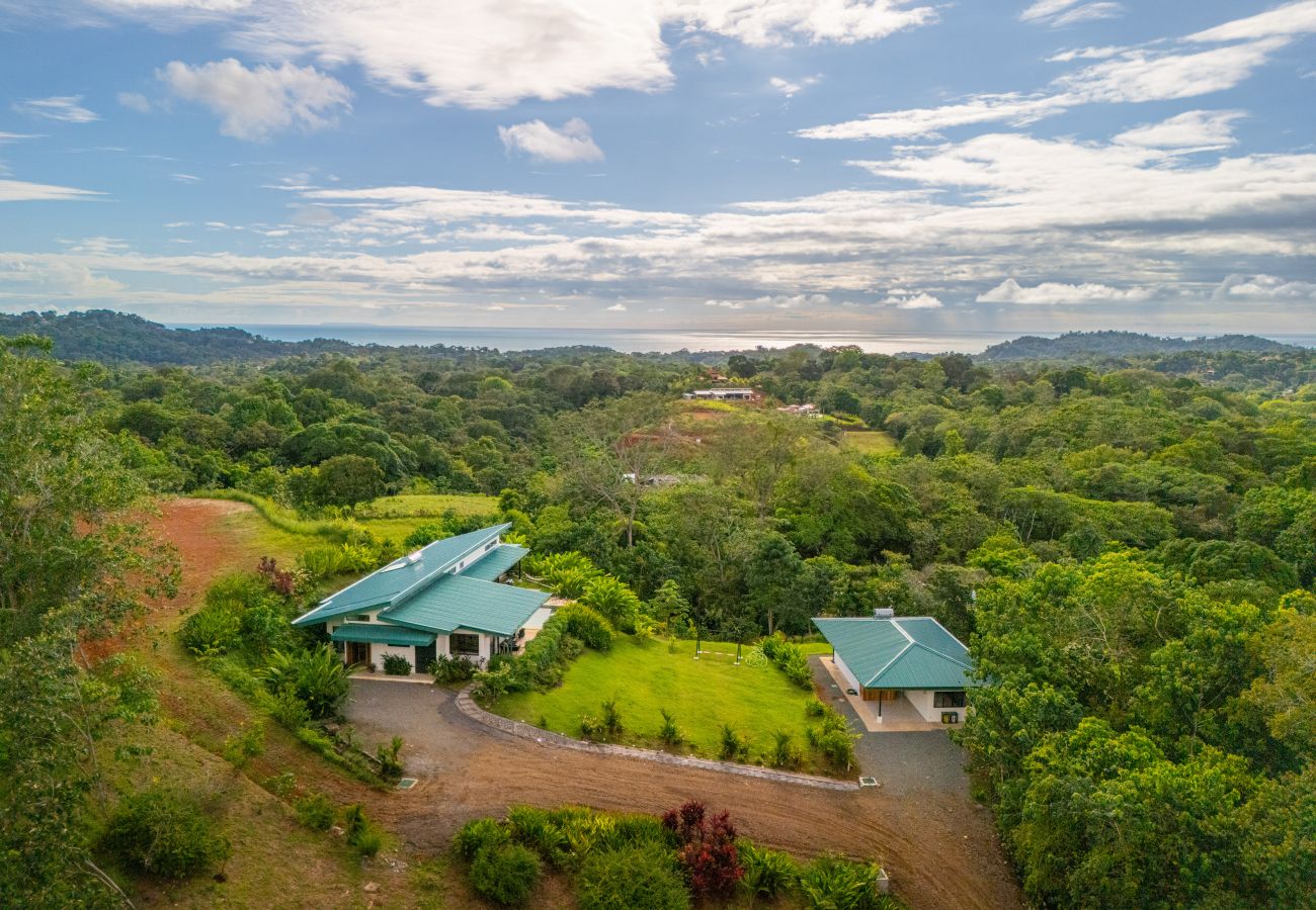 Villa/Dettached house in Puerto Cortés - Oceanview Home & Guesthouse: Luxury in Costa Rica