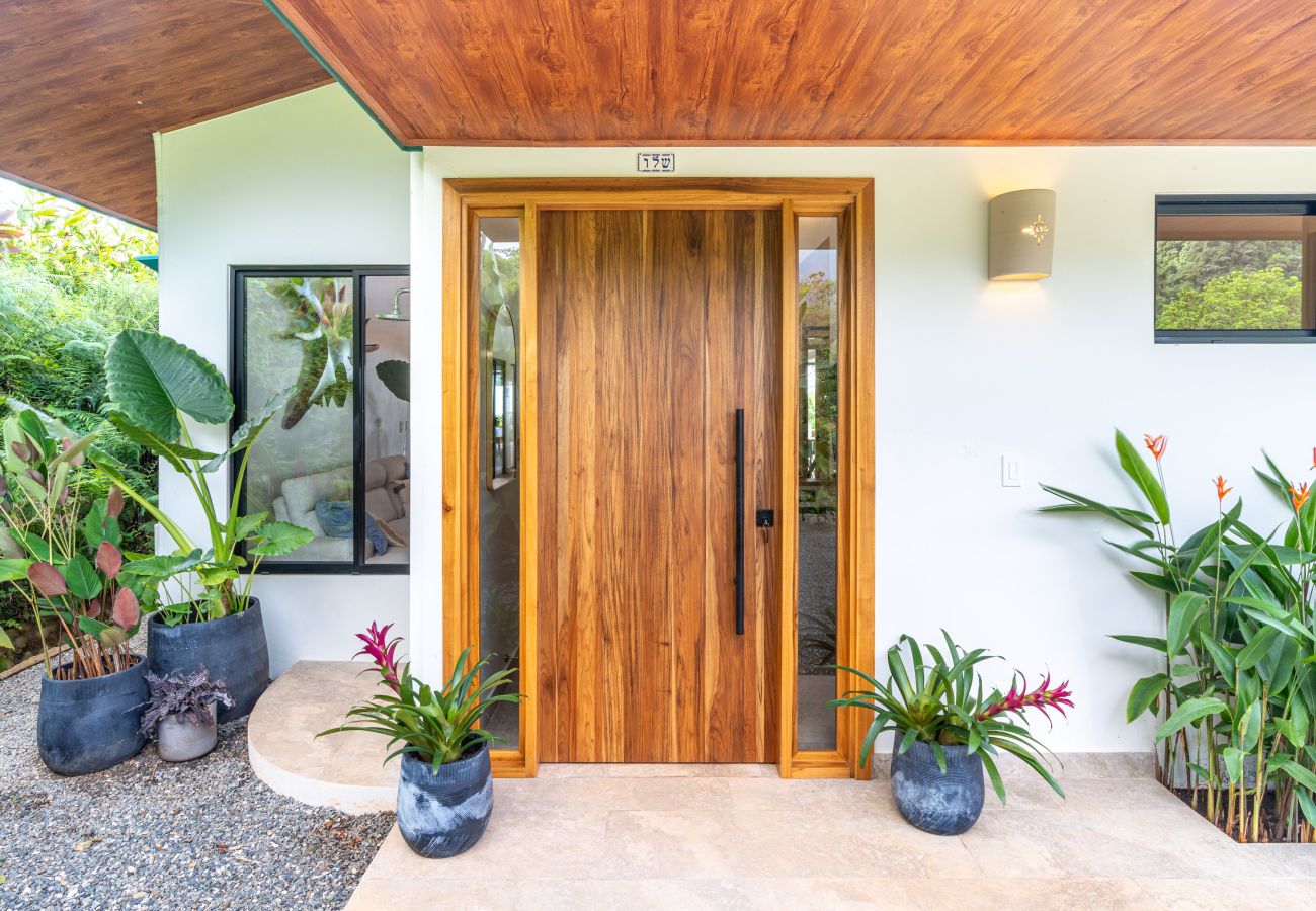 Villa/Dettached house in Puerto Cortés - Oceanview Home & Guesthouse: Luxury in Costa Rica