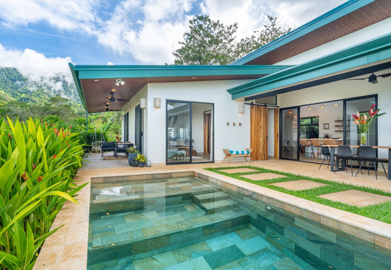 Villa/Dettached house in Puerto Cortés - Oceanview Home & Guesthouse: Luxury in Costa Rica