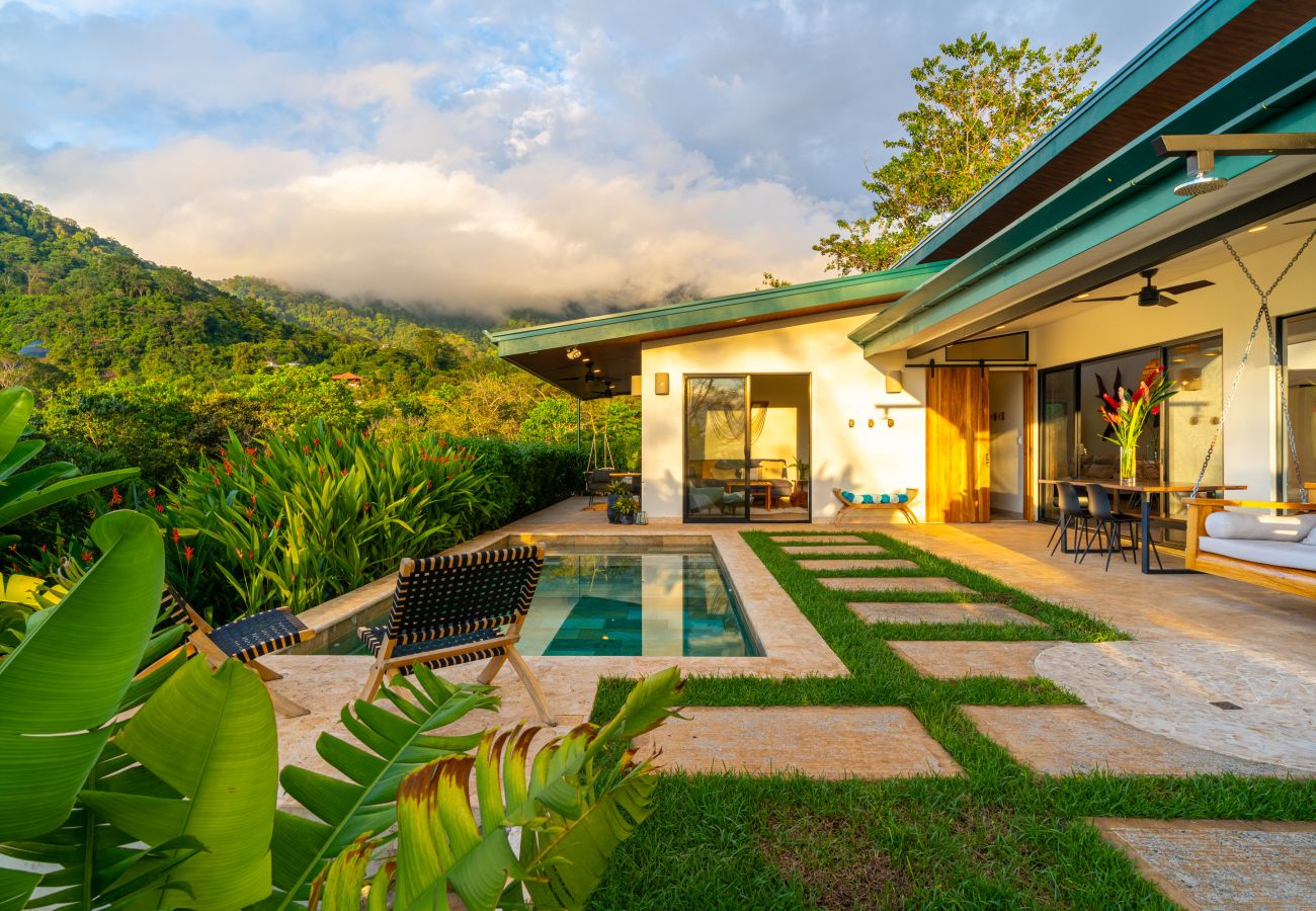 Villa/Dettached house in Puerto Cortés - Oceanview Home & Guesthouse: Luxury in Costa Rica