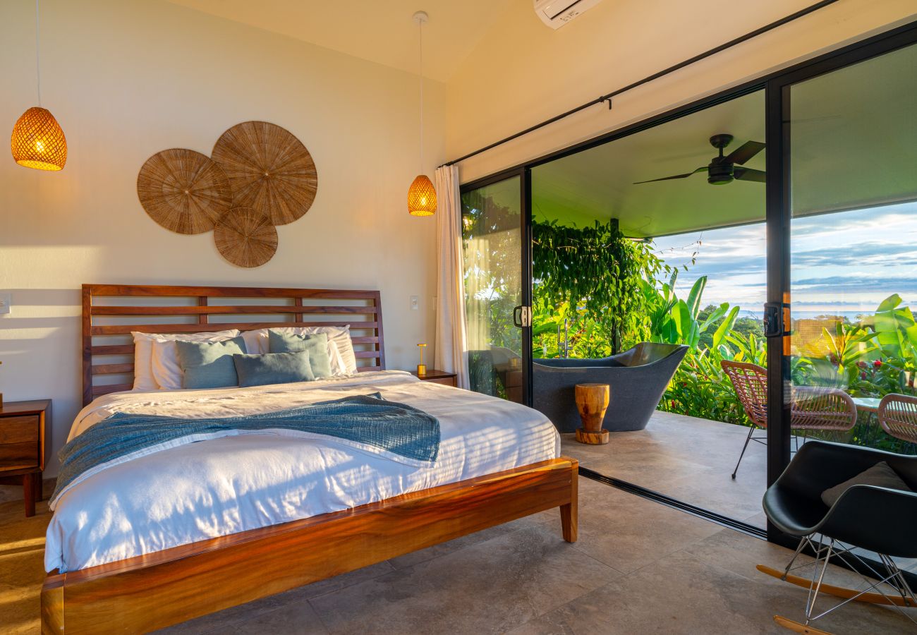 Villa/Dettached house in Puerto Cortés - Oceanview Home & Guesthouse: Luxury in Costa Rica