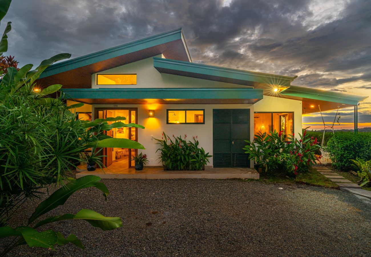 Villa/Dettached house in Puerto Cortés - Oceanview Home & Guesthouse: Luxury in Costa Rica