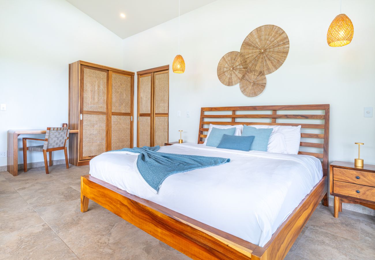 Villa/Dettached house in Puerto Cortés - Oceanview Home & Guesthouse: Luxury in Costa Rica
