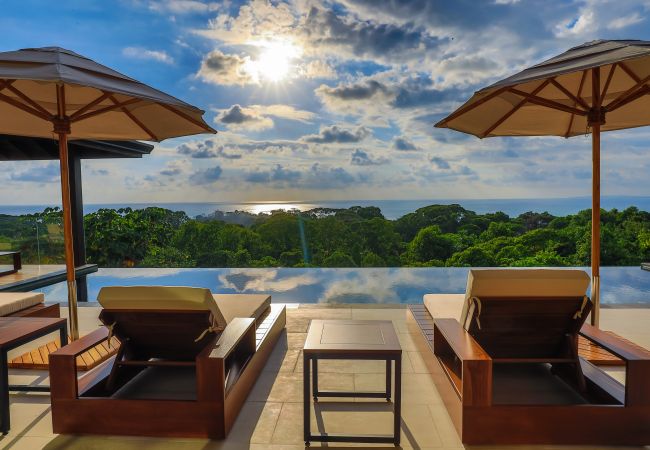 Villa/Dettached house in Bahía Ballena - Dreamy Jungle/Ocean-View Luxury Villa w/ pool