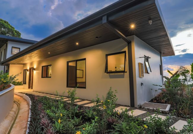 Villa in Dominical - Dreamy Jungle/Ocean-View Luxury Villa w/ pool Villa in Dominical - Dreamy Jungle/Ocean-View Luxury Villa w/ pool