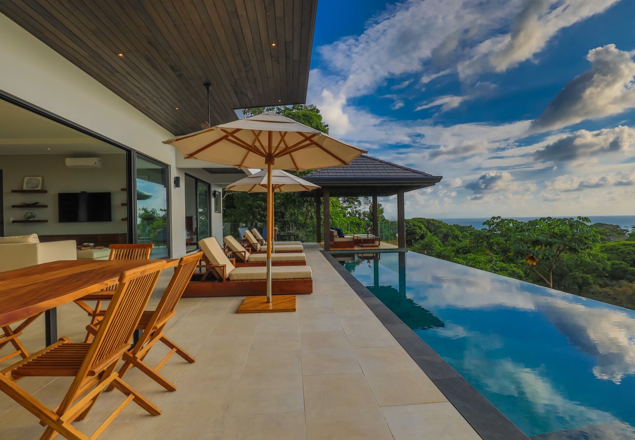 Villa in Bahía Ballena - Dreamy Jungle/Ocean-View Luxury Villa w/ pool