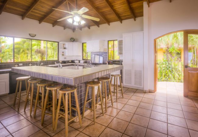 Villa in Bahía Ballena - Villa for 12 Guests: Best Whale's Tail and Ocean Views