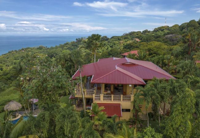 Villa/Dettached house in Bahía Ballena - Villa for 12 Guests: Best Whale's Tail and Ocean Views