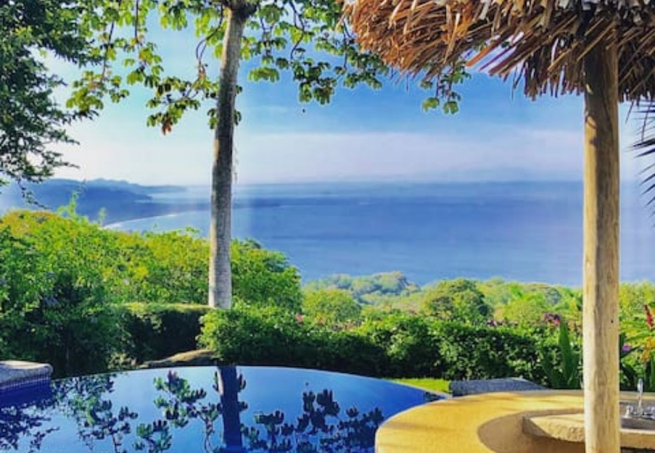 Villa in Bahía Ballena - Villa for 12 Guests: Best Whale's Tail and Ocean Views