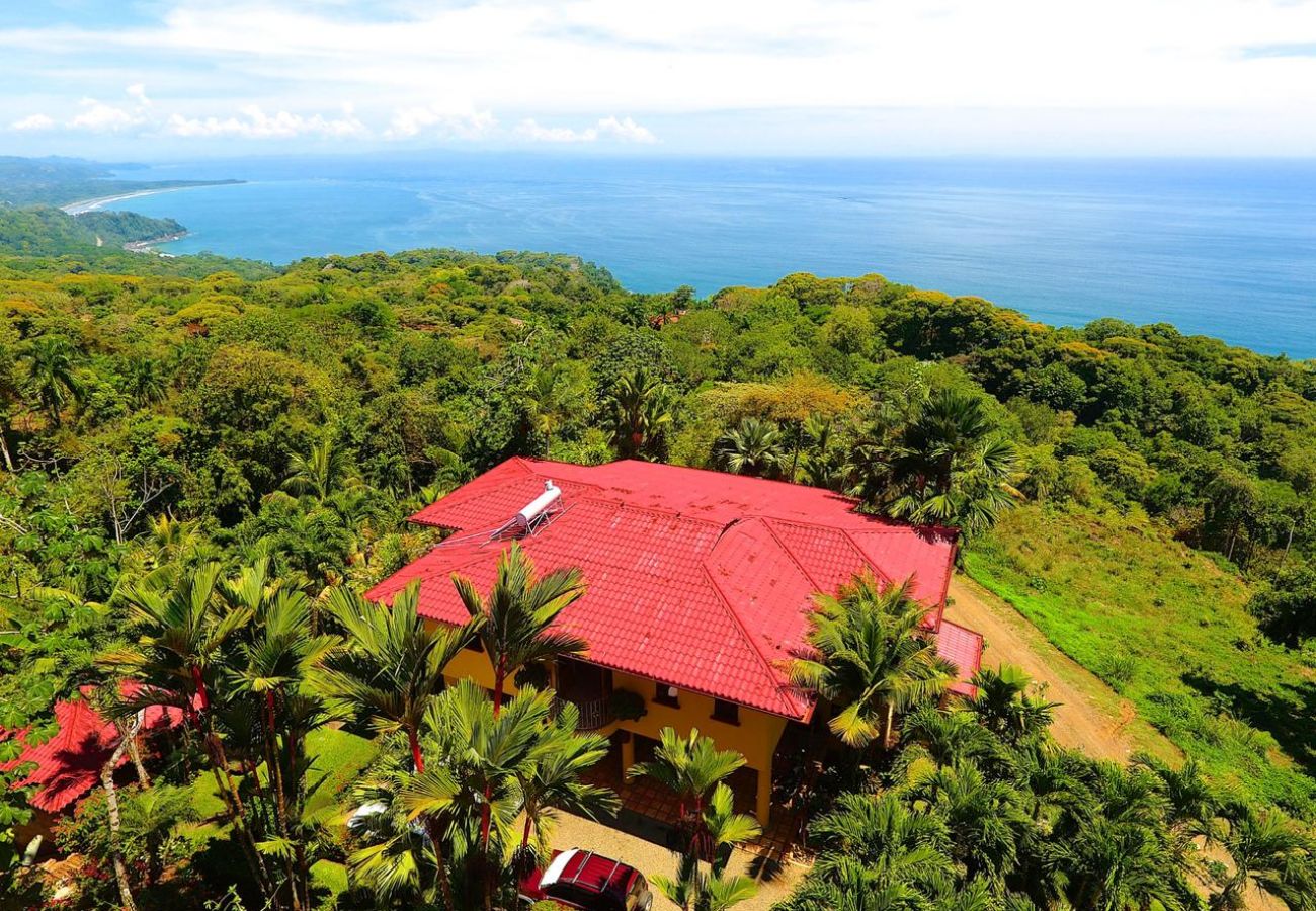 Villa in Bahía Ballena - Villa for 12 Guests: Best Whale's Tail and Ocean Views