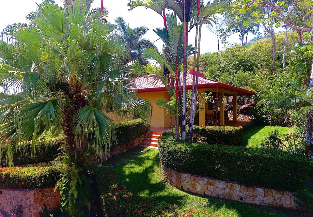 Villa in Bahía Ballena - Villa for 12 Guests: Best Whale's Tail and Ocean Views