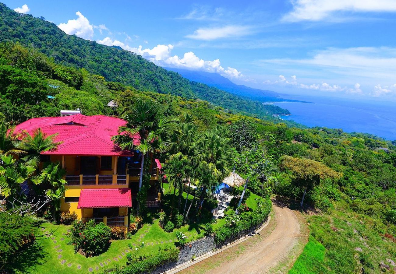 Villa in Bahía Ballena - Villa for 12 Guests: Best Whale's Tail and Ocean Views