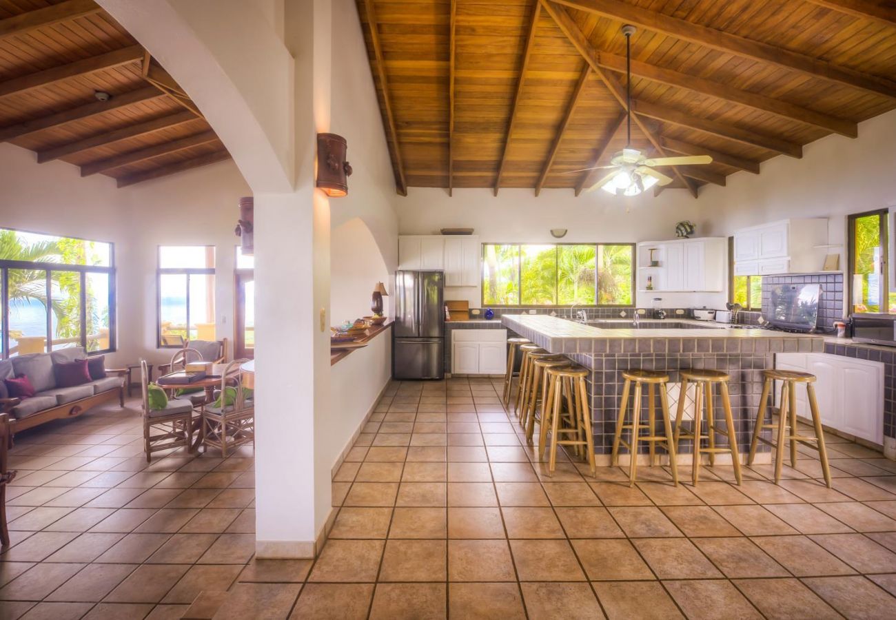 Villa in Bahía Ballena - Villa for 12 Guests: Best Whale's Tail and Ocean Views