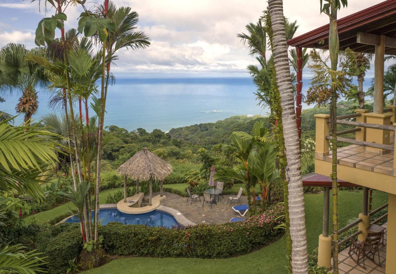 Villa in Bahía Ballena - Villa for 12 Guests: Best Whale's Tail and Ocean Views