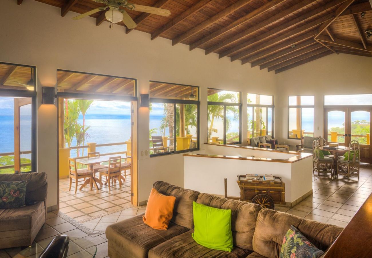 Villa in Bahía Ballena - Villa for 12 Guests: Best Whale's Tail and Ocean Views