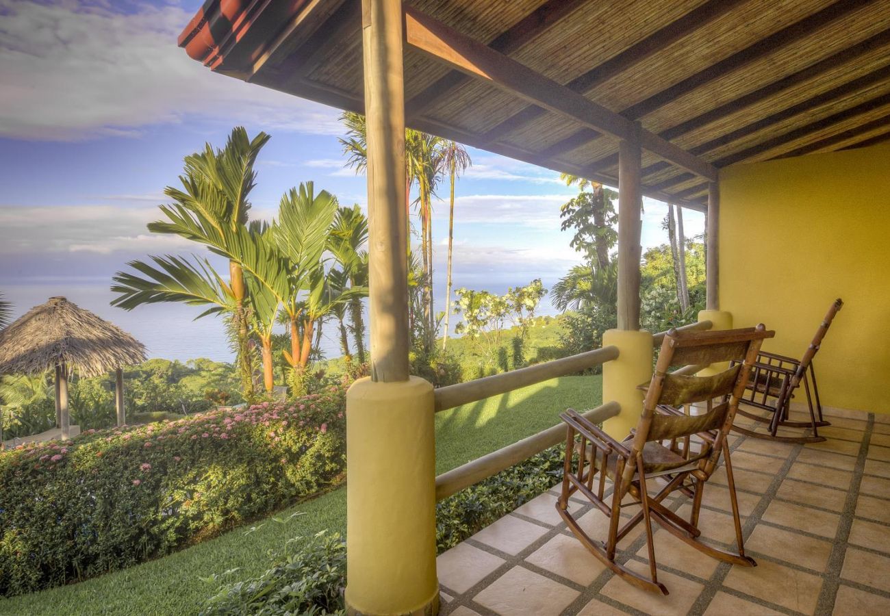 Villa in Bahía Ballena - Villa for 12 Guests: Best Whale's Tail and Ocean Views