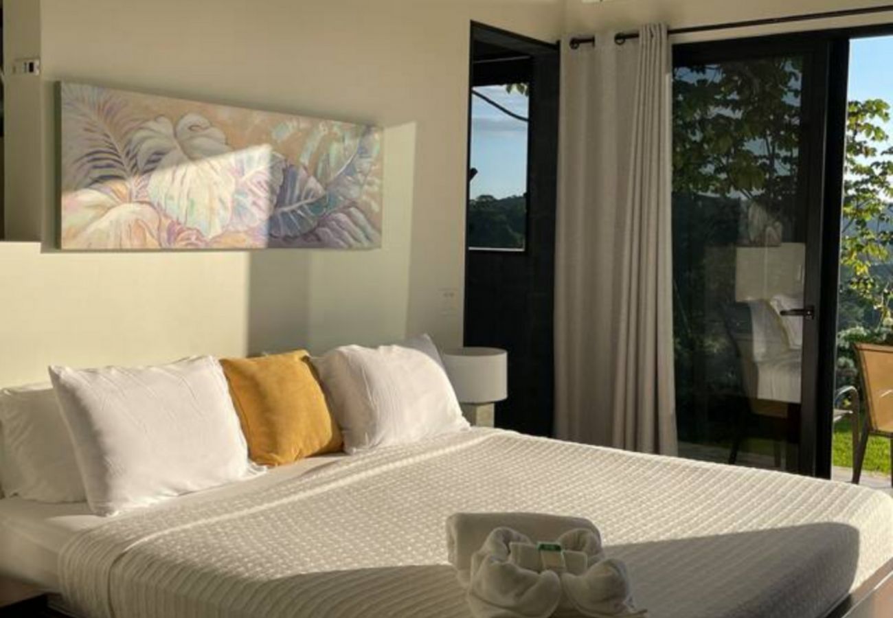 Villa in Bahía Ballena - New 3 Bedroom Oceanview & Private Pool In Ojochal 