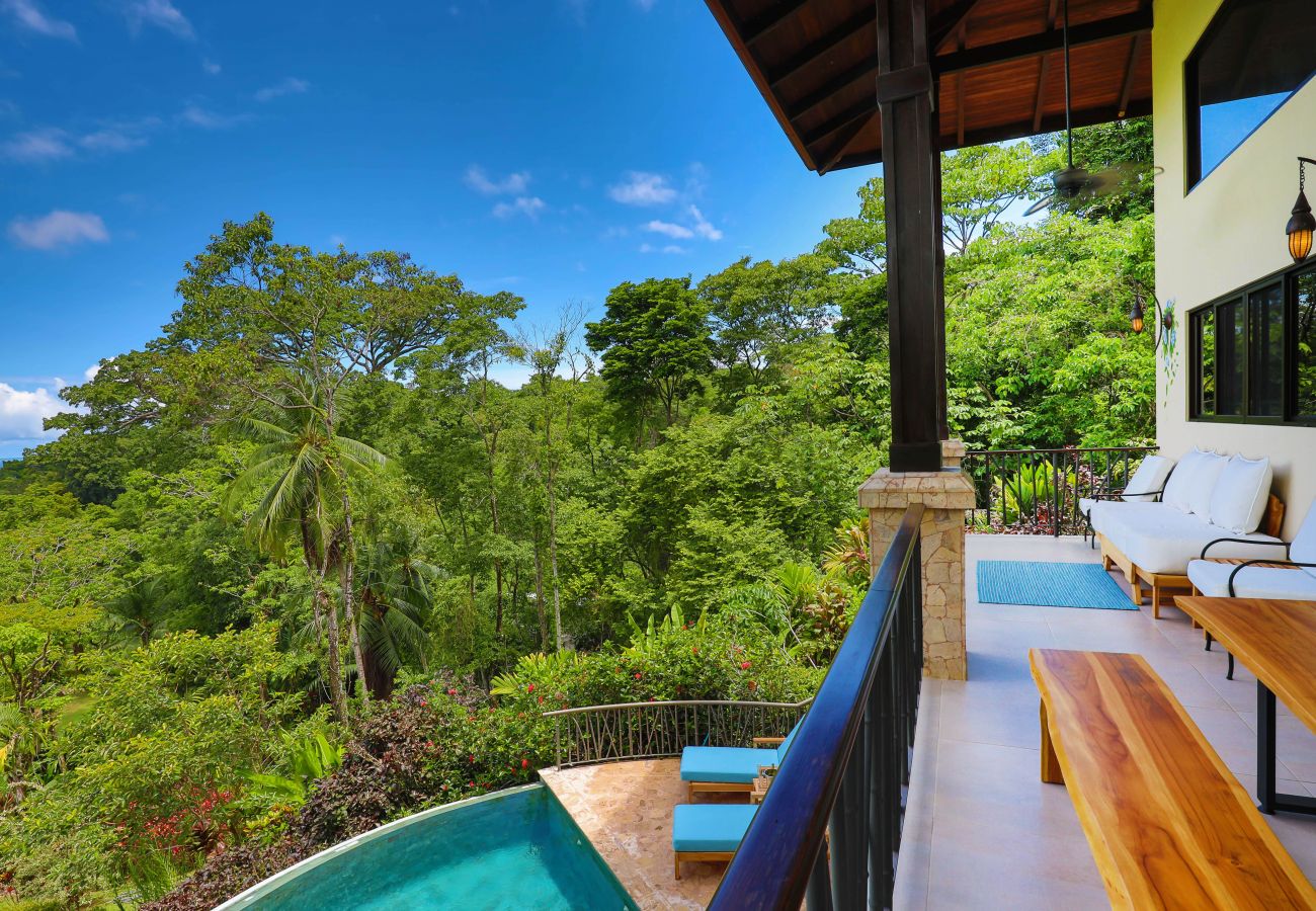 Villa in Bahía Ballena - Secluded 3 Bedroom Oceanview Oasis & Private Pool