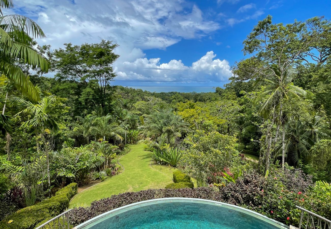 Villa in Bahía Ballena - Secluded 3 Bedroom Oceanview Oasis & Private Pool