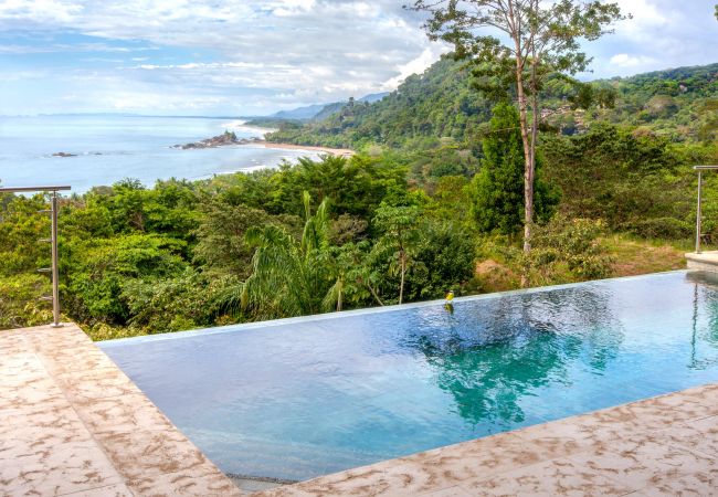 Villa/Dettached house in Bahía Ballena - Luxe 4 Bdrm Villa w/Epic OceanView & Infinity Pool