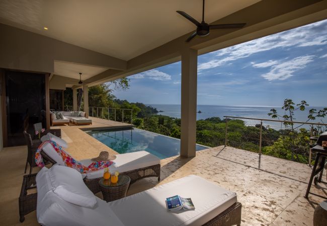 Villa in Bahía Ballena - Luxe 4 Bdrm Villa w/Epic OceanView & Infinity Pool