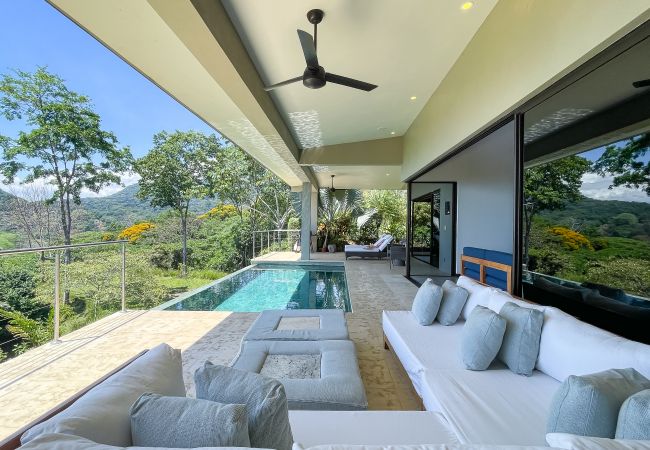 Villa in Bahía Ballena - Luxe 4 Bdrm Villa w/Epic OceanView & Infinity Pool