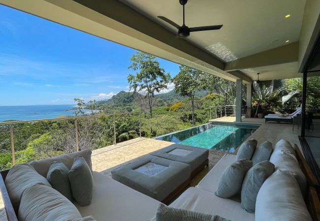 Villa in Bahía Ballena - Luxe 4 Bdrm Villa w/Epic OceanView & Infinity Pool