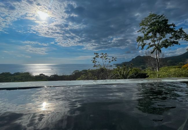 Villa in Bahía Ballena - Luxe 4 Bdrm Villa w/Epic OceanView & Infinity Pool