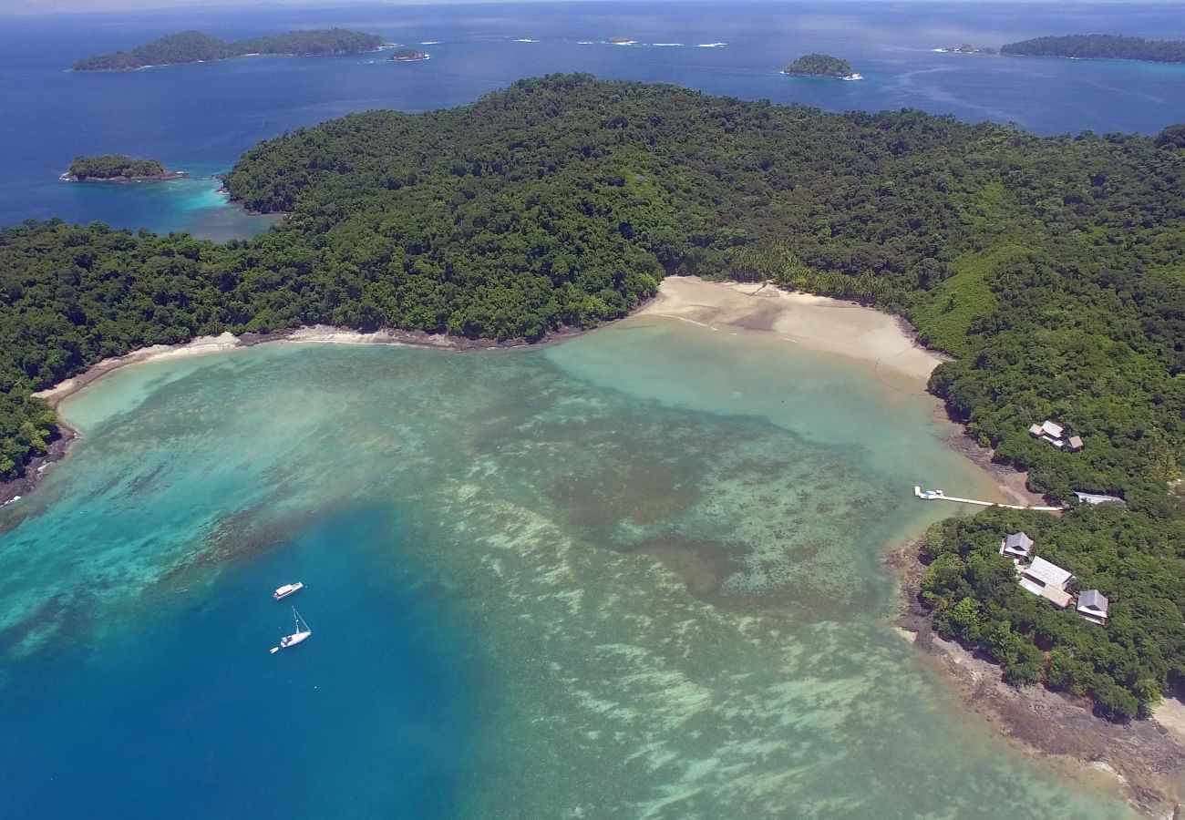 Villa in Bahía Ballena - Luxe 4 Bdrm Villa w/Epic OceanView & Infinity Pool