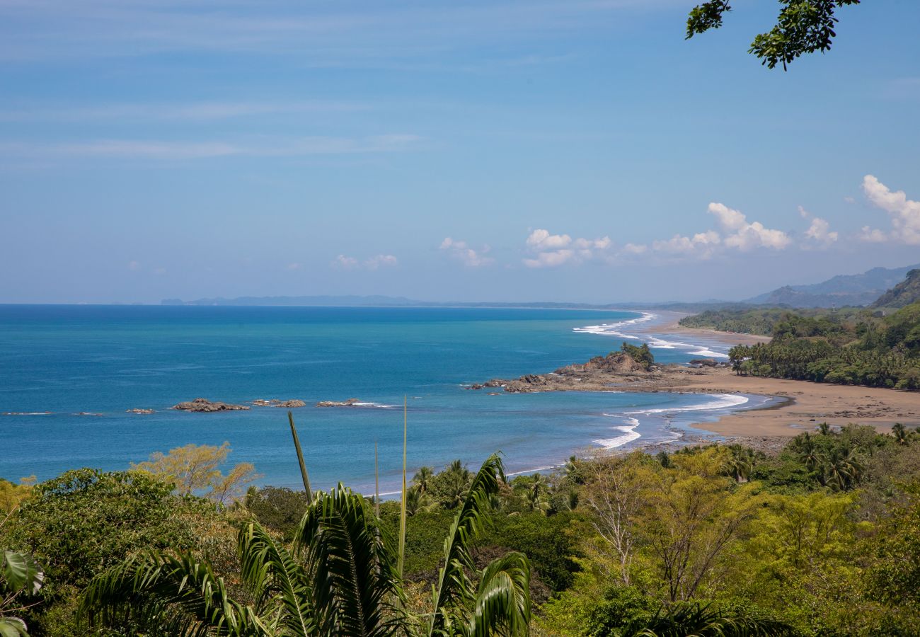 Villa in Bahía Ballena - Luxe 4 Bdrm Villa w/Epic OceanView & Infinity Pool