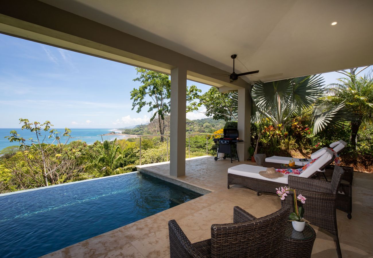 Villa in Bahía Ballena - Luxe 4 Bdrm Villa w/Epic OceanView & Infinity Pool