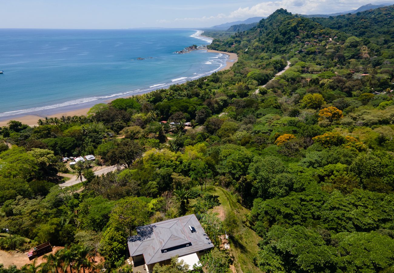 Villa in Bahía Ballena - Luxe 4 Bdrm Villa w/Epic OceanView & Infinity Pool