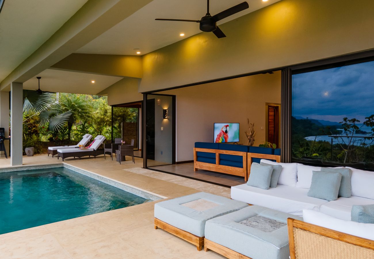 Villa in Bahía Ballena - Luxe 4 Bdrm Villa w/Epic OceanView & Infinity Pool