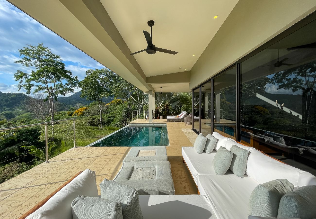 Villa in Bahía Ballena - Luxe 4 Bdrm Villa w/Epic OceanView & Infinity Pool