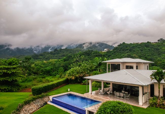 Villa/Dettached house in Bahía Ballena - Casa Hacienda Jaguar