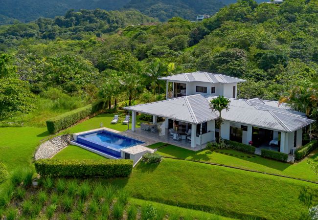 Villa in Ojochal - Casa Hacienda Jaguar Villa in Ojochal - Casa Hacienda Jaguar
