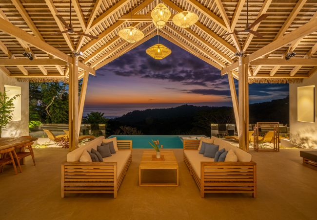 Villa/Dettached house in Bahía Ballena - Luxury Jungle Haven ~ Ocean View ~ Infinity Pool!