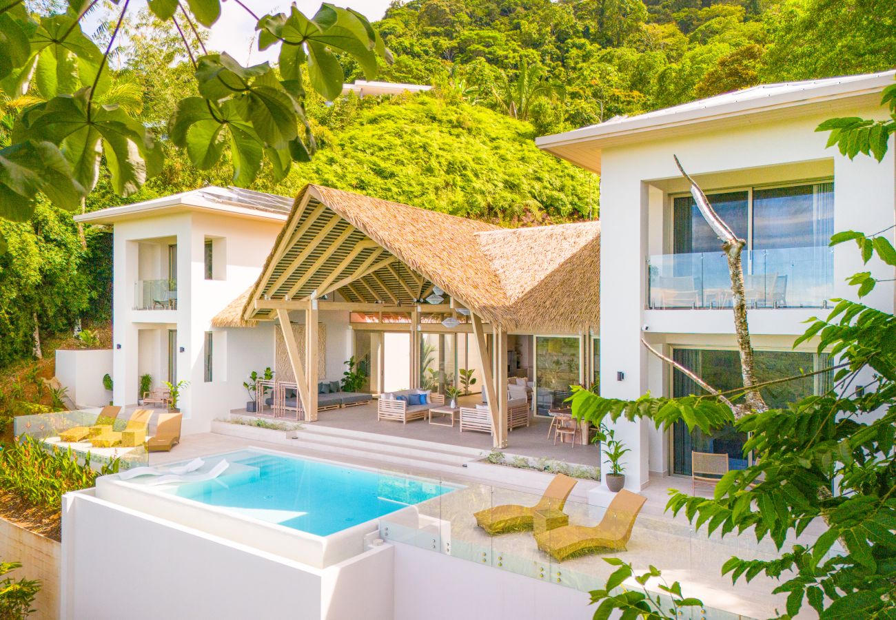 Villa in Bahía Ballena - Oceanview Architectural Masterpiece – 18 Guests