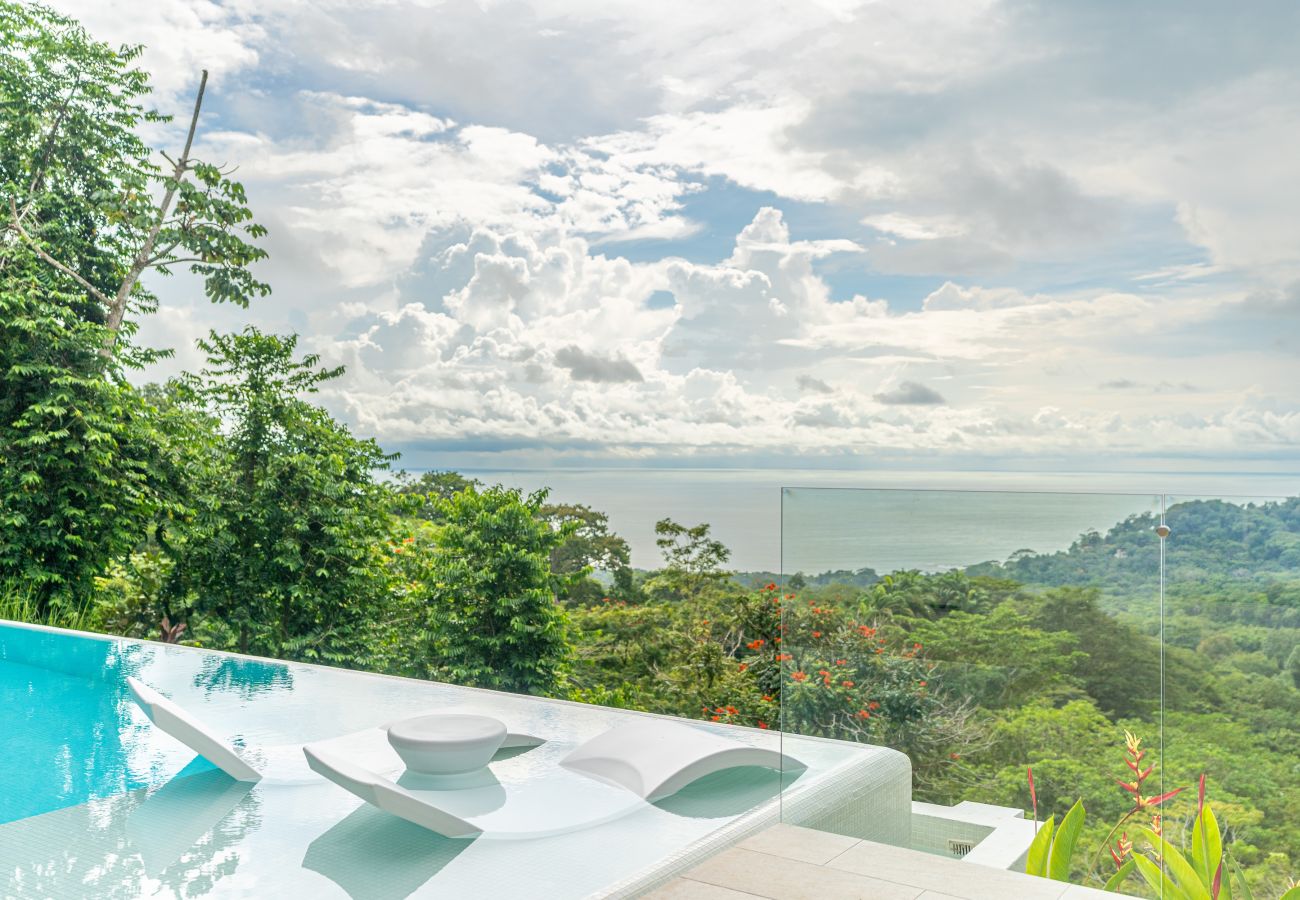 Villa in Bahía Ballena - Luxury Jungle Haven ~ Ocean View ~ Infinity Pool!