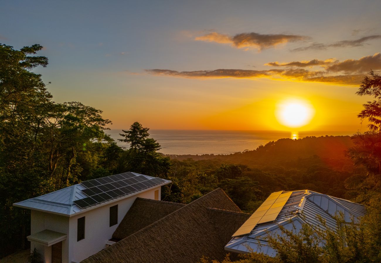 Villa in Bahía Ballena - Luxury Jungle Haven ~ Ocean View ~ Infinity Pool!