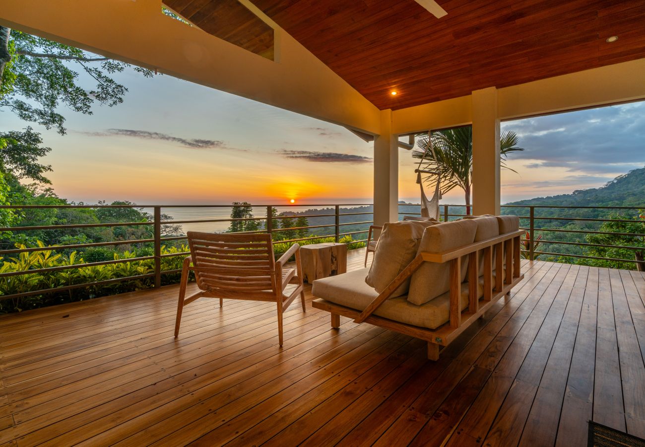 Villa in Bahía Ballena - Luxury Jungle Haven ~ Ocean View ~ Infinity Pool!