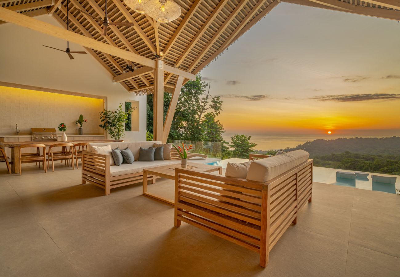 Villa in Bahía Ballena - Luxury Jungle Haven ~ Ocean View ~ Infinity Pool!