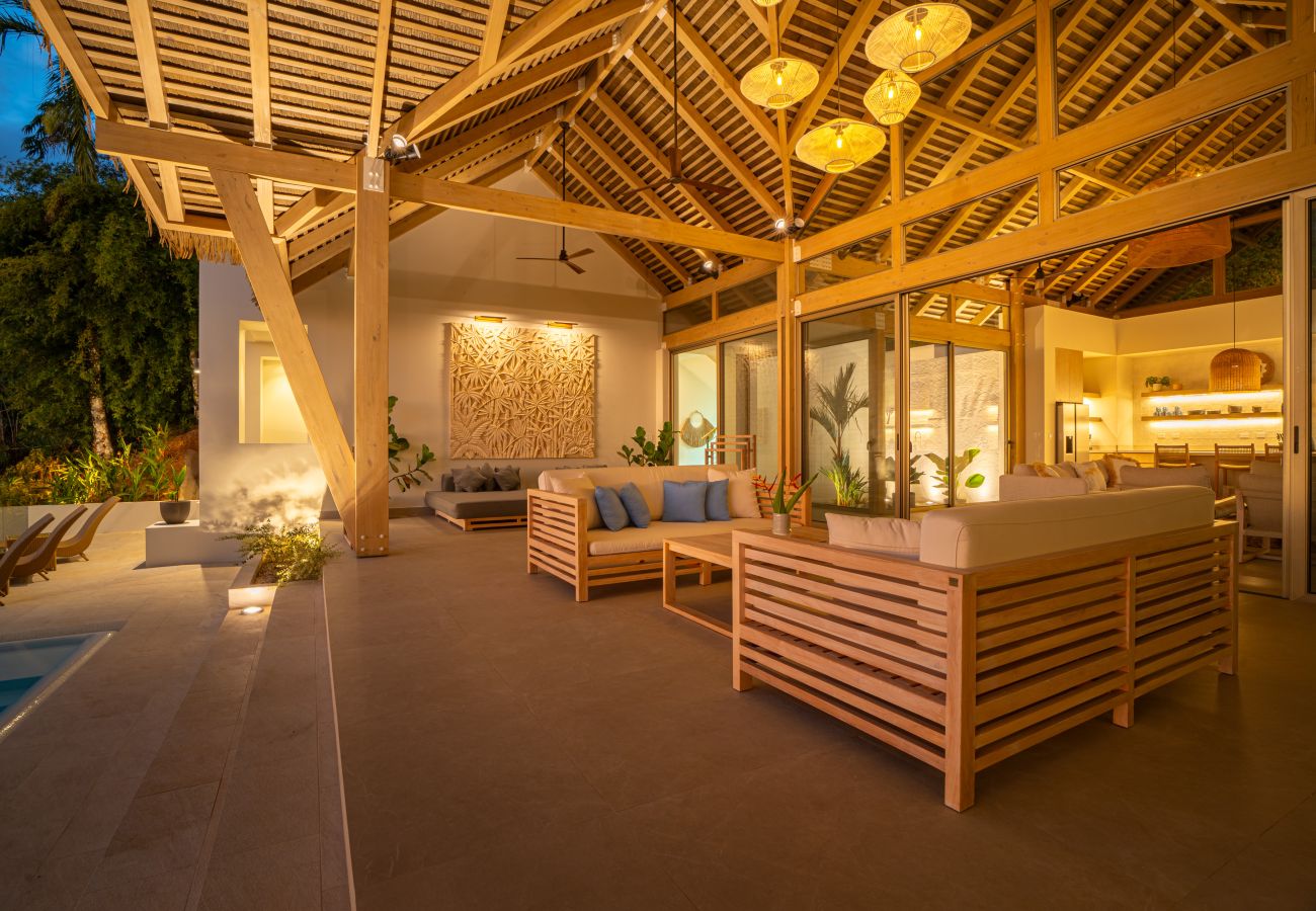 Villa in Bahía Ballena - Luxury Jungle Haven ~ Ocean View ~ Infinity Pool!