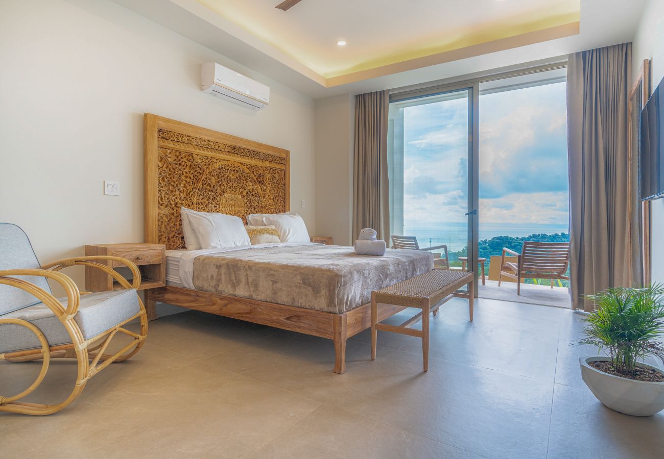 Villa in Bahía Ballena - Luxury Jungle Haven ~ Ocean View ~ Infinity Pool!