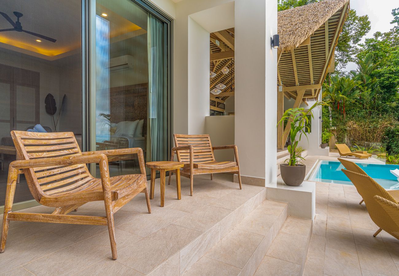 Villa in Bahía Ballena - Luxury Jungle Haven ~ Ocean View ~ Infinity Pool!