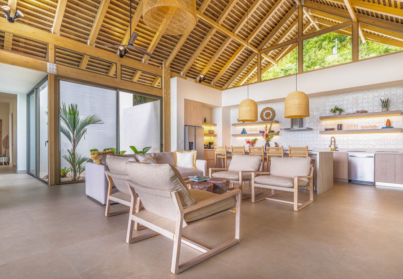 Villa in Bahía Ballena - Luxury Jungle Haven ~ Ocean View ~ Infinity Pool!